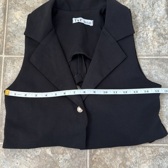 Tailored Cropped Vest Cut-out Back Small Black - Picture 5 of 7